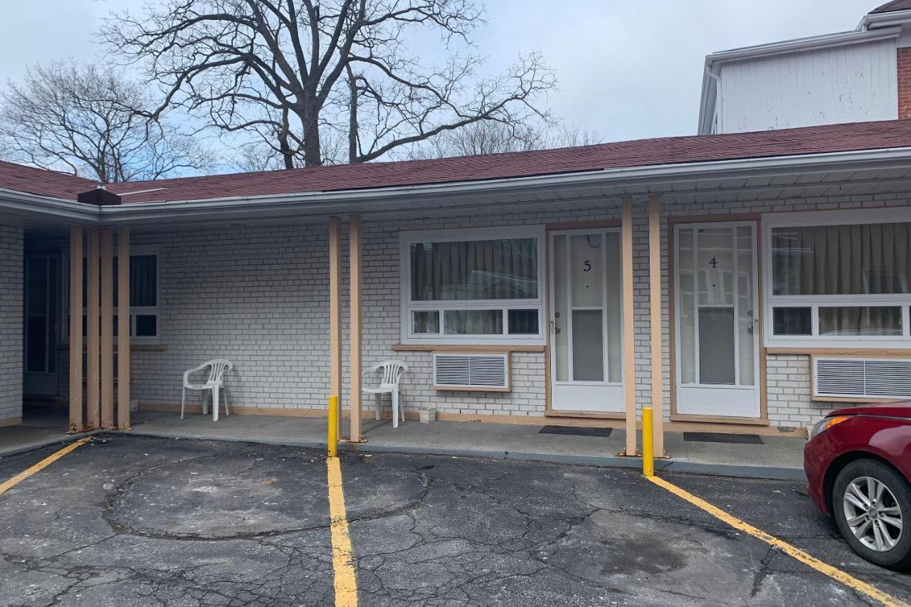 Lucien Motel Whitby Exterior foto